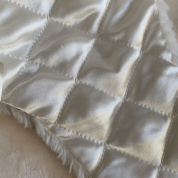 Claire’s Plush Faux Fur Aviator Style Hat and Scarf Set - Picture 8 of 8